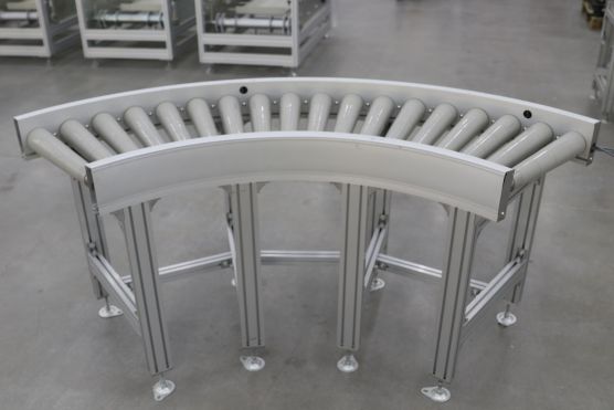 Turning roller conveyor